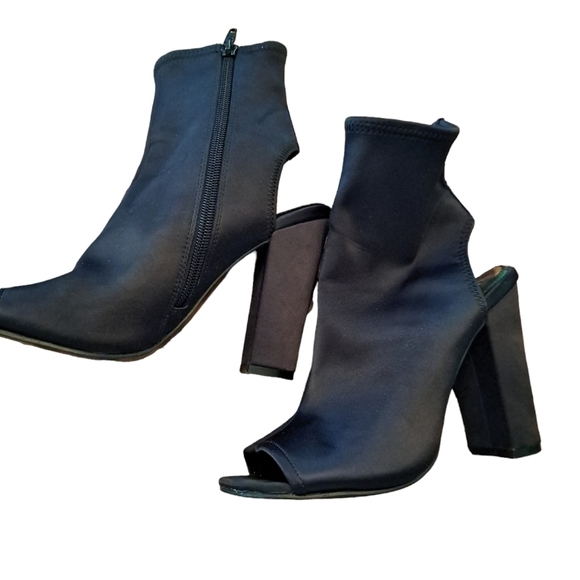 Steve Madden Shoes - Steve madden alma 6 1/2 block heel peep toe black satin goth steampunk shoes